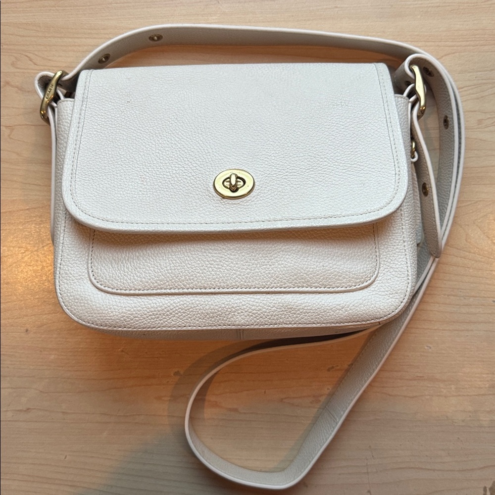 This is a Coach Rambler Glovetanned Leather crossbody bag